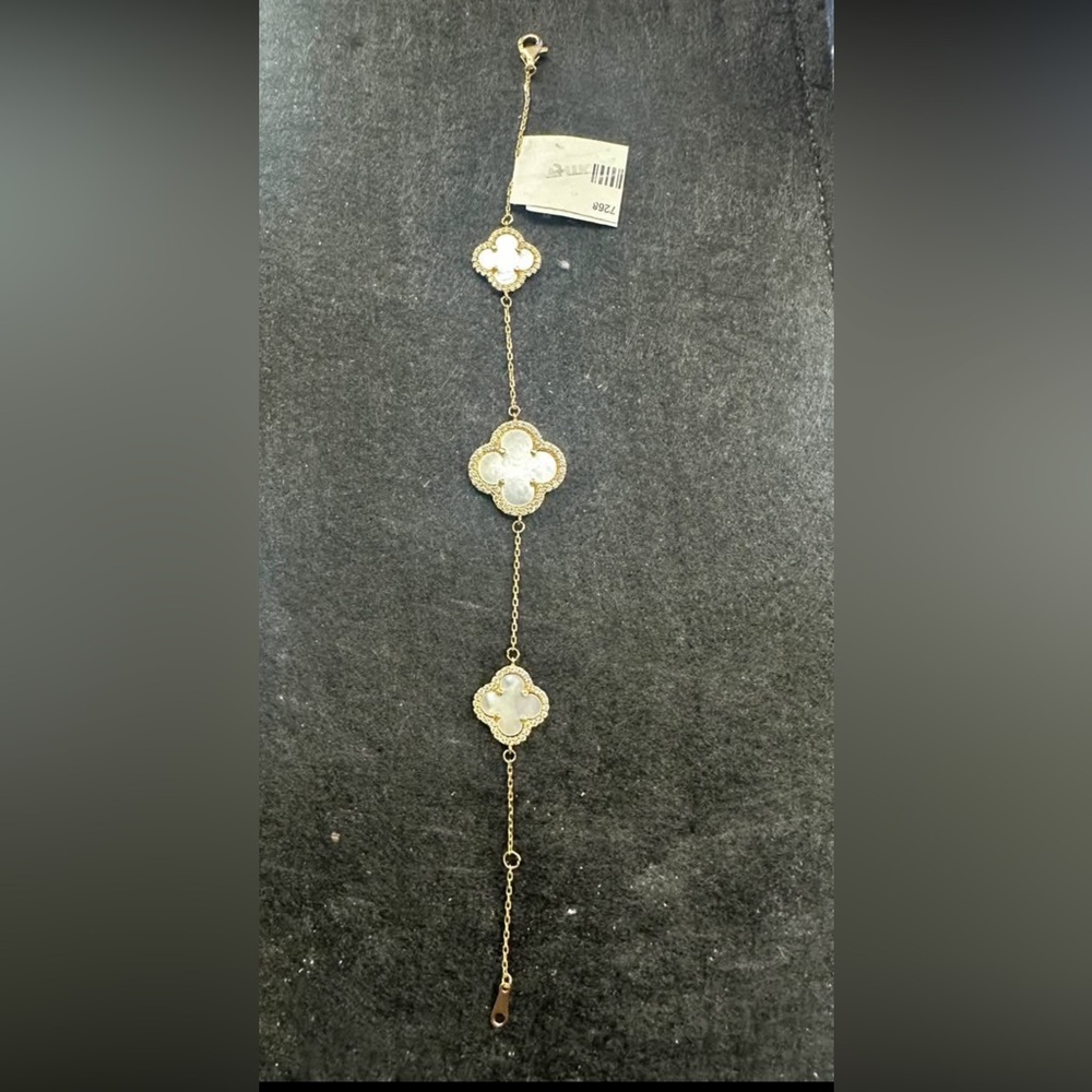 Elegant Gold and White Clover Bracelet